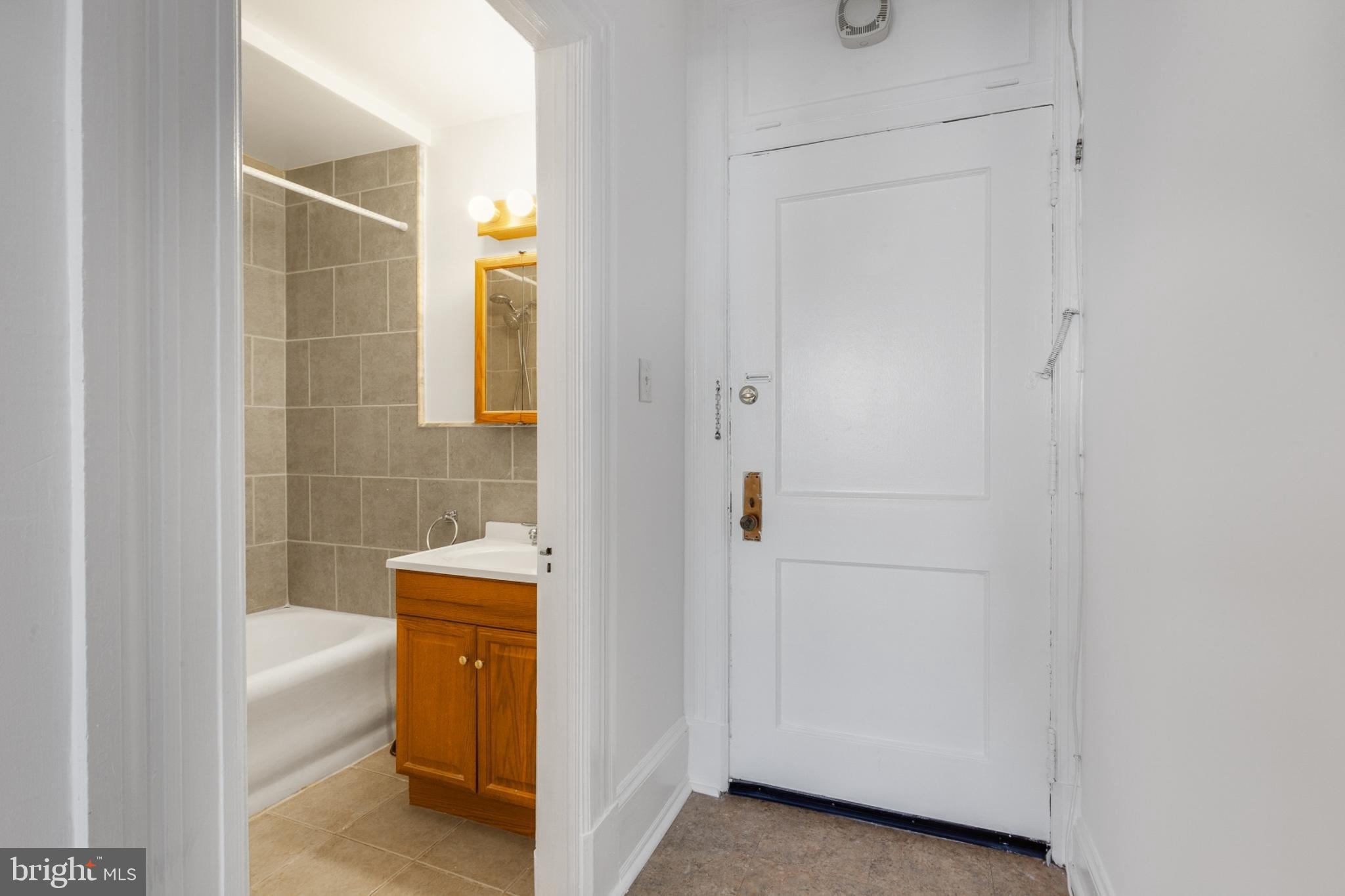 1324 Locust Street, Unit 509 Philadelphia, PA 19107 - Photo 10 of 33