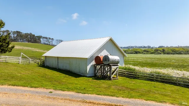 $5,800,000 | 21601 Highway 1, Point Arena, CA 95468