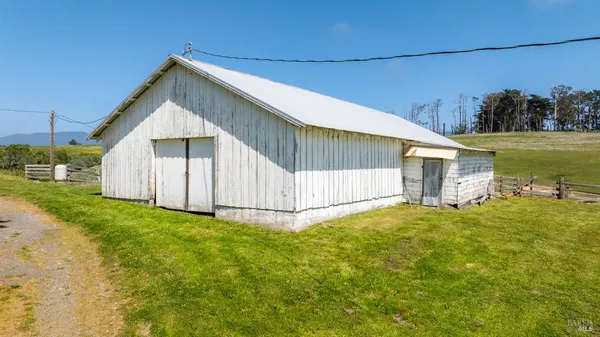 $5,800,000 | 21601 Highway 1, Point Arena, CA 95468