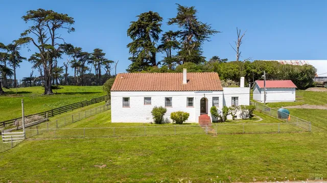 $5,800,000 | 21601 Highway 1, Point Arena, CA 95468