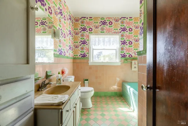 $5,800,000 | 21601 Highway 1, Point Arena, CA 95468