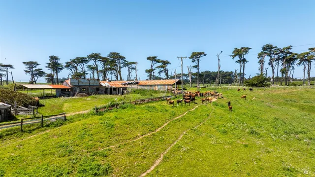 $5,800,000 | 21601 Highway 1, Point Arena, CA 95468