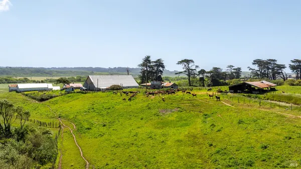 $5,800,000 | 21601 Highway 1, Point Arena, CA 95468