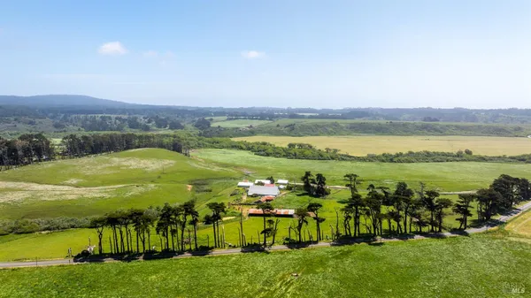 $5,800,000 | 21601 Highway 1, Point Arena, CA 95468