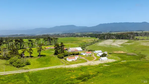 $5,800,000 | 21601 Highway 1, Point Arena, CA 95468