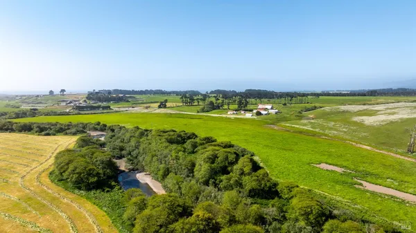 $5,800,000 | 21601 Highway 1, Point Arena, CA 95468