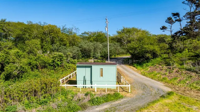 $5,800,000 | 21601 Highway 1, Point Arena, CA 95468