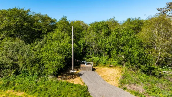 $5,800,000 | 21601 Highway 1, Point Arena, CA 95468