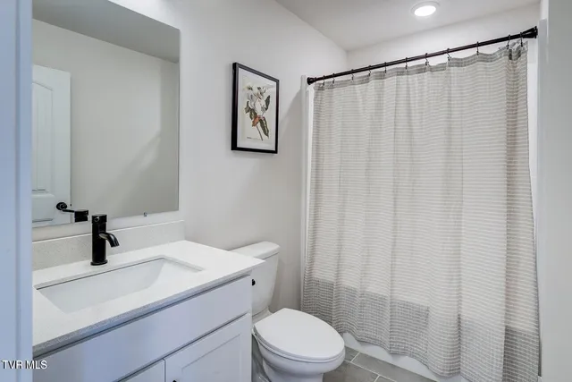 $2,100 | 4165 Gambrel Oaks Street, Blountville, TN 37617