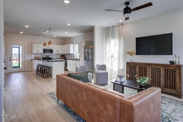 $2,100 | 4165 Gambrel Oaks Street, Blountville, TN 37617