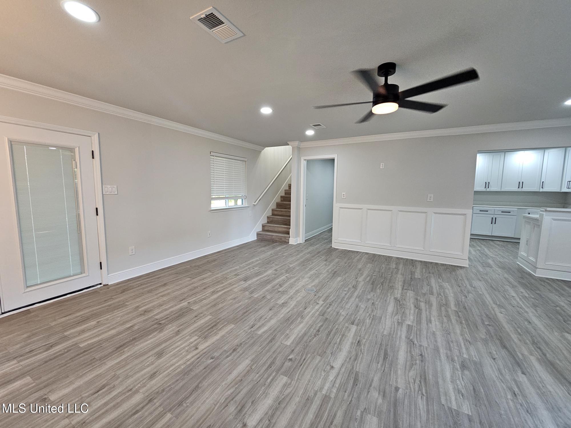 3517 Raintree Drive Gautier, MS 39553 - Photo 6 of 19 living room