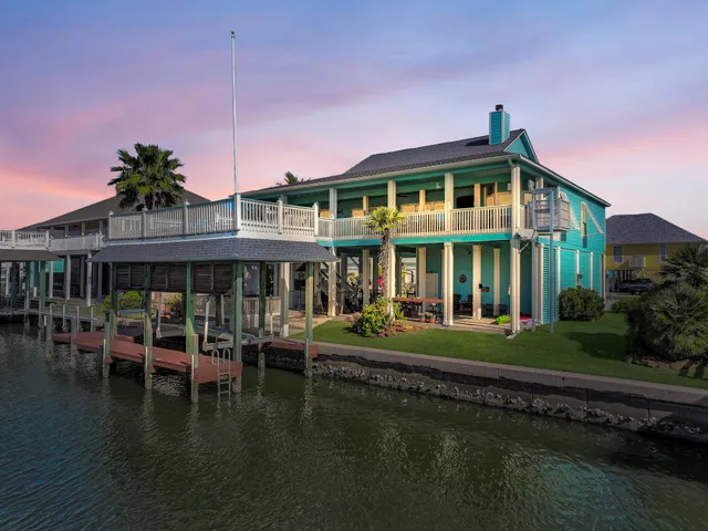 $799,000 | 1101 Fountain View Drive, Crystal Beach, TX 77650