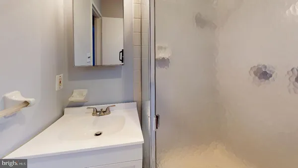 $1,300 | 1018 Pine Street, Unit 2F, Philadelphia, PA 19107