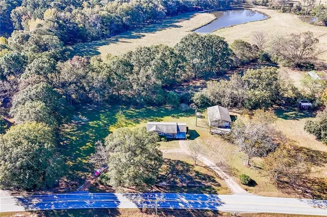 a view of a backyard of the house
