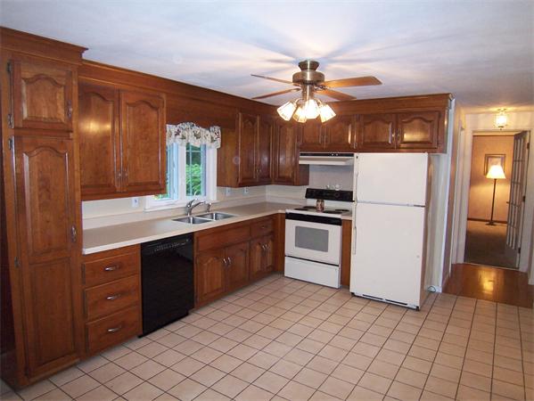 83 Old Barn Road West Springfield, MA 01089 - Photo 3 of 17 Gallery Image 3