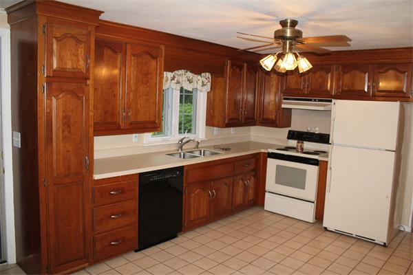 83 Old Barn Road West Springfield, MA 01089 - Photo 4 of 17 Gallery Image 4