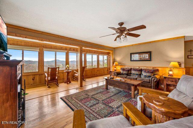 3746 Swearingen Way Sevierville, TN 37862 - Photo 28 of 56 Livingroom