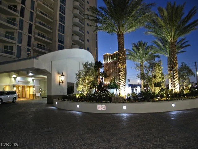 $4,350 | 2747 Paradise Road, Unit 502, Las Vegas, NV 89109