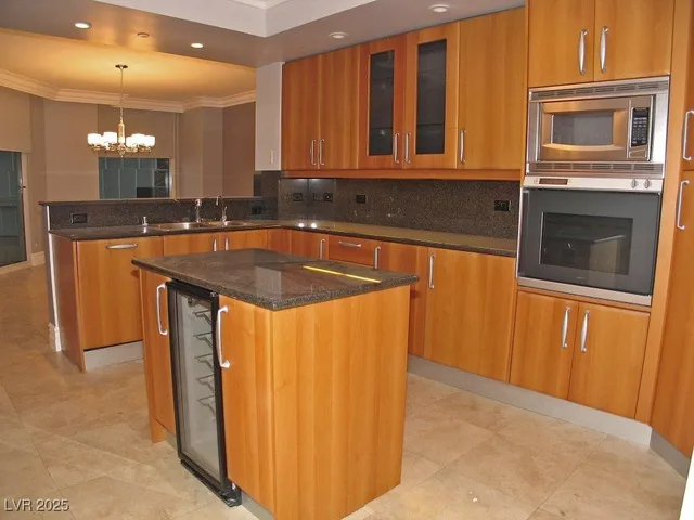 $4,350 | 2747 Paradise Road, Unit 502, Las Vegas, NV 89109