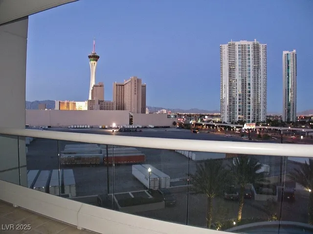 $4,350 | 2747 Paradise Road, Unit 502, Las Vegas, NV 89109