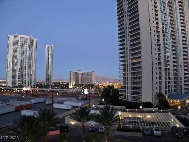 $4,350 | 2747 Paradise Road, Unit 502, Las Vegas, NV 89109