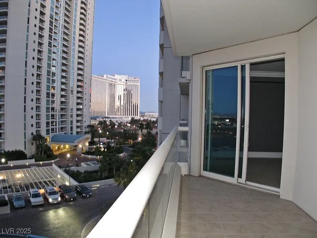 $4,350 | 2747 Paradise Road, Unit 502, Las Vegas, NV 89109