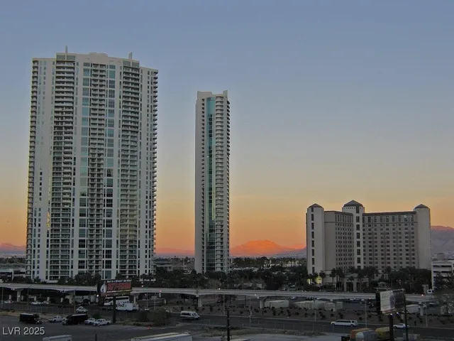 $4,350 | 2747 Paradise Road, Unit 502, Las Vegas, NV 89109