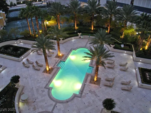 $4,350 | 2747 Paradise Road, Unit 502, Las Vegas, NV 89109