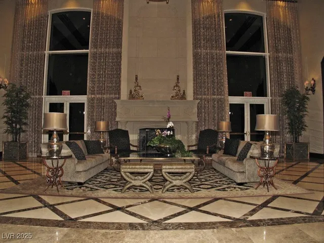 $4,350 | 2747 Paradise Road, Unit 502, Las Vegas, NV 89109