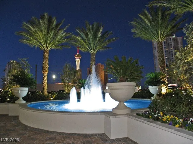 $4,350 | 2747 Paradise Road, Unit 502, Las Vegas, NV 89109