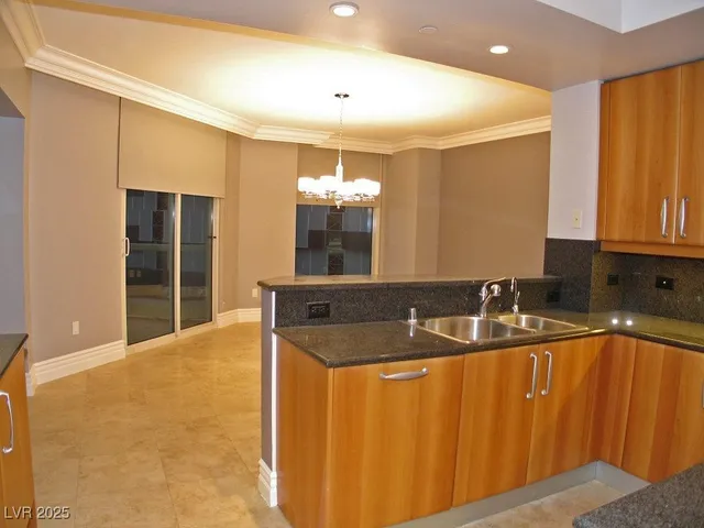 $4,350 | 2747 Paradise Road, Unit 502, Las Vegas, NV 89109