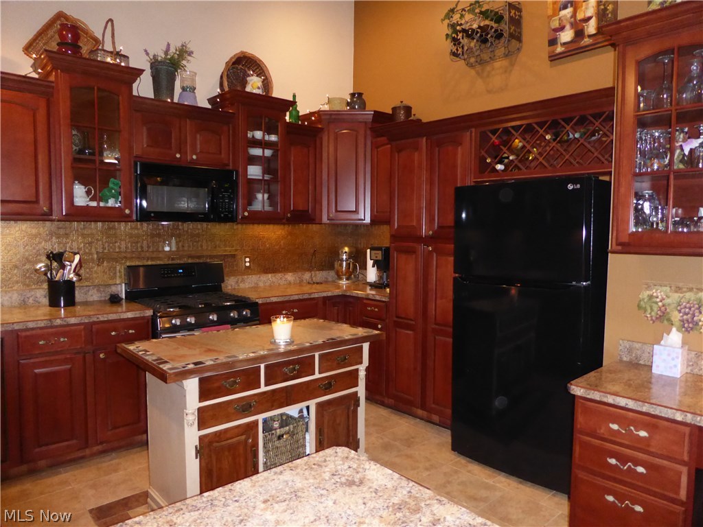 10554 Mulberry Road Chardon, OH 44024 - Photo 10 of 34 New Appliances ... Brand New Dishwasher (3/2017) and Stove (9/2016) ... Enjoy All of the Detail!