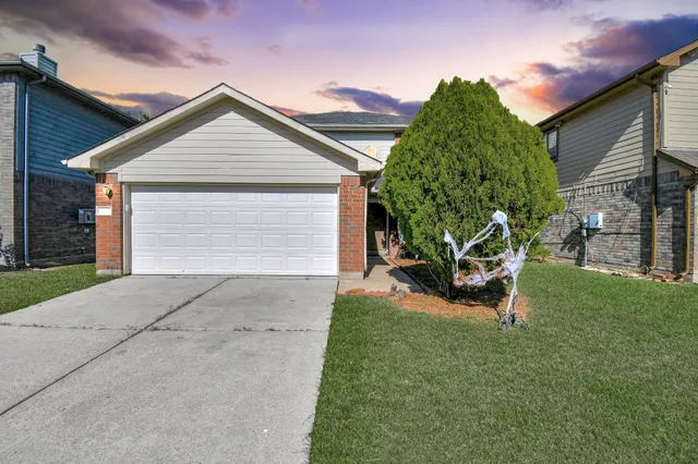 a view of backyard with a garden and entertaining space