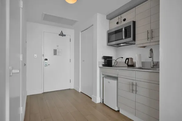 $550,000 | 2889 McFarlane Road, Unit 1516, Miami, FL 33133