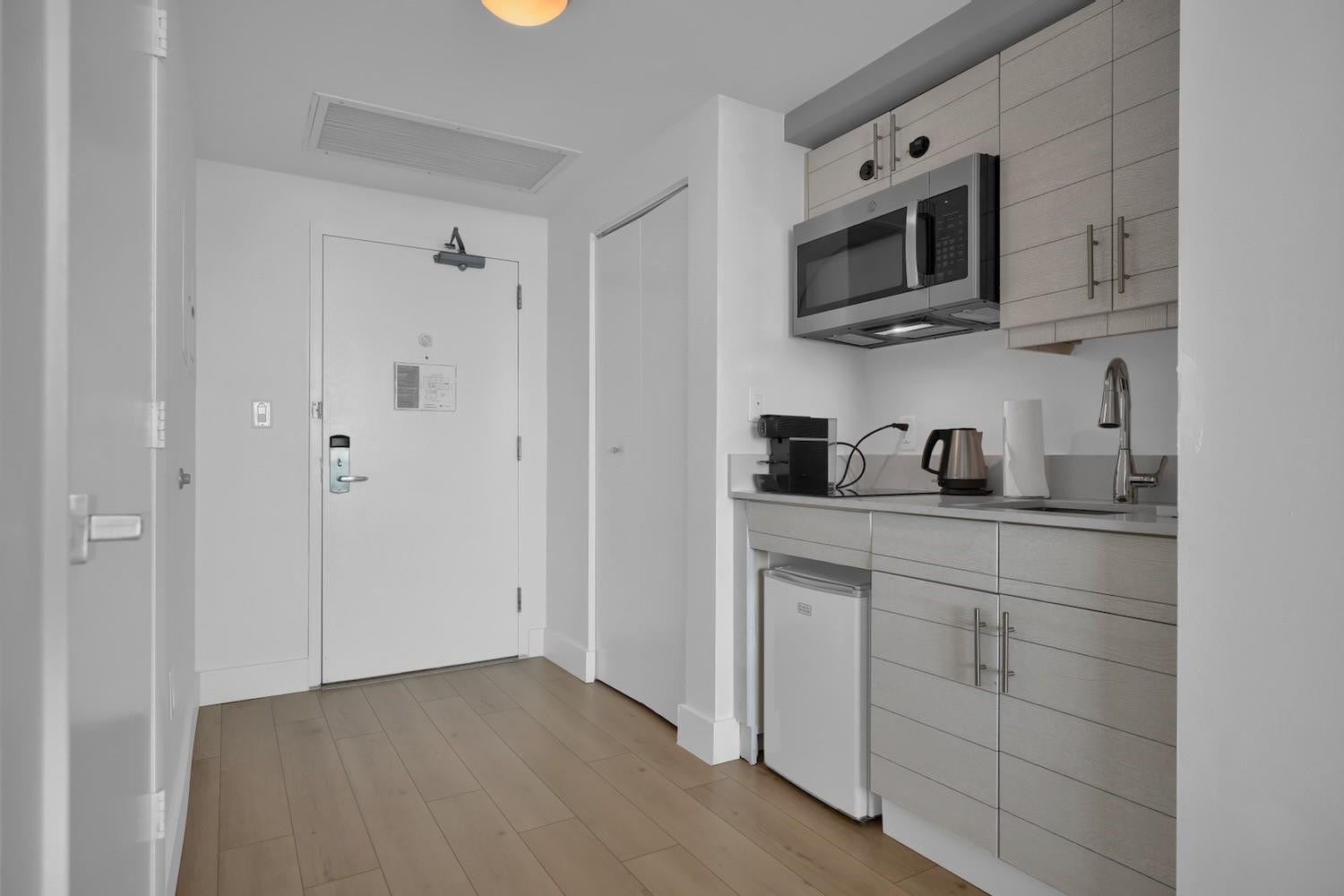 2889 McFarlane Road, Unit 1516 Miami, FL 33133 - Photo 3 of 18 Photo 3