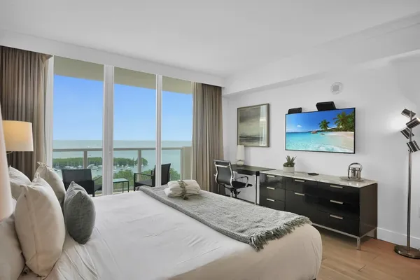 $550,000 | 2889 McFarlane Road, Unit 1516, Miami, FL 33133