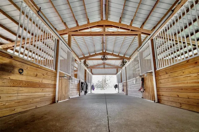 a view of yard with green space