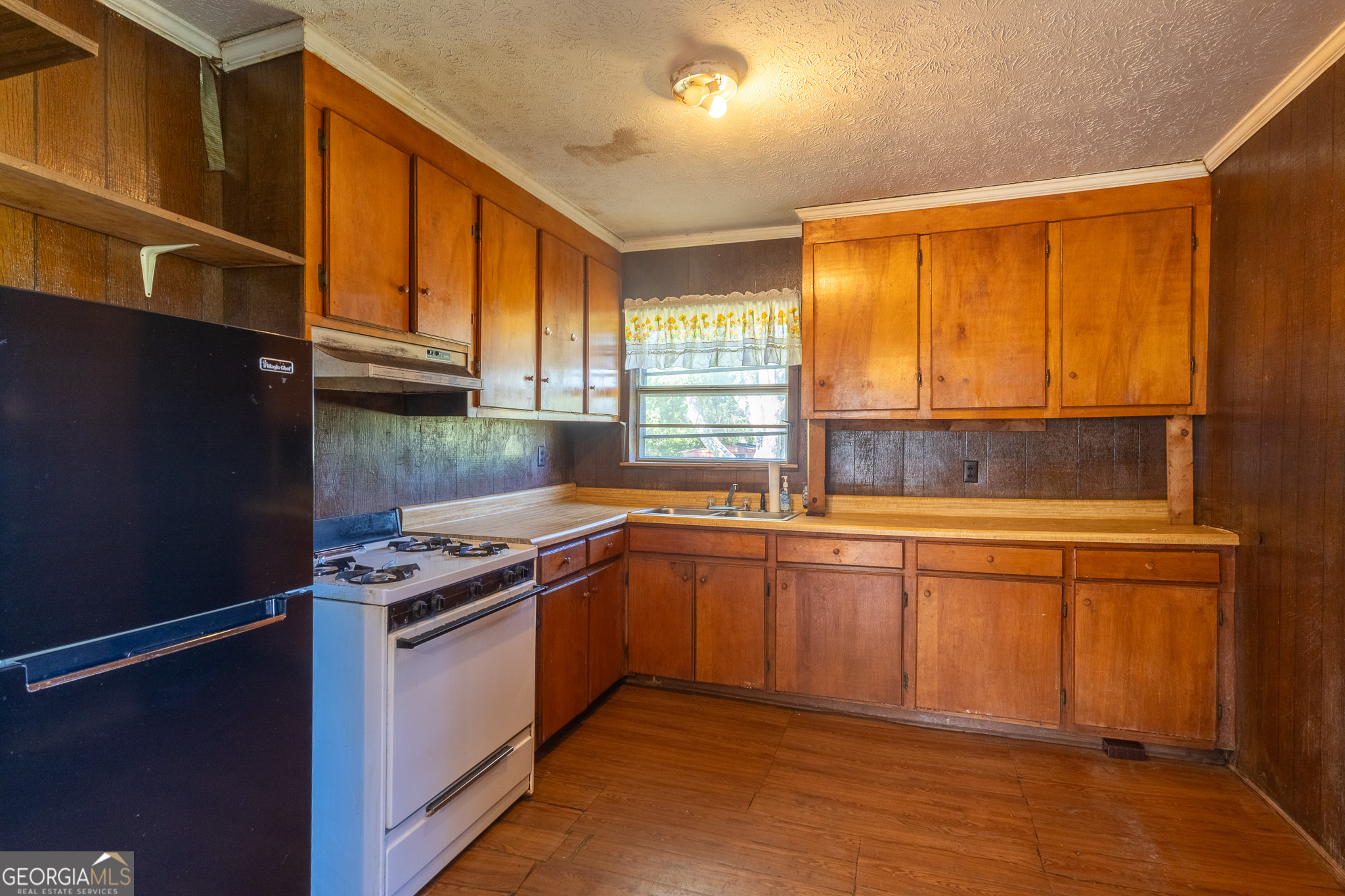 347 Peavy Street Unadilla, GA 31091 - Photo 3 of 15 a kitchen with stainless steel appliances granite countertop a stove a sink and a refrigerator