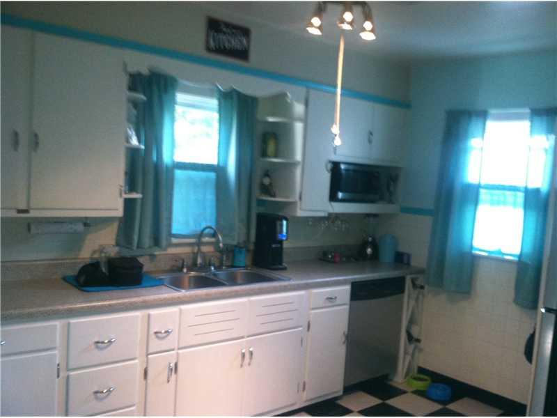 425 State Rte 908 Extension Tarentum, PA 15084 - Photo 3 of 12 Kitchen.