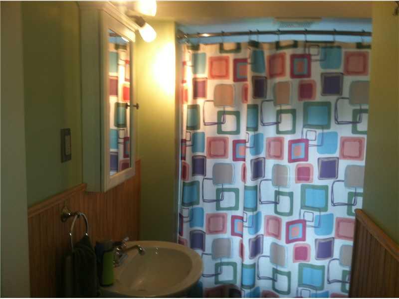 425 State Rte 908 Extension Tarentum, PA 15084 - Photo 10 of 12 Full Bath.