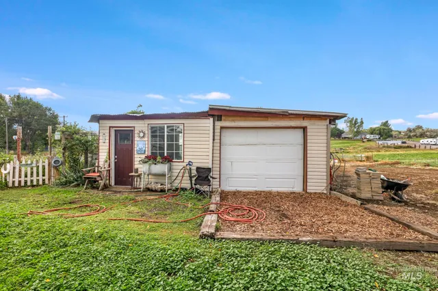 $330,000 | 4343 North 1200 East, Buhl, ID 83316