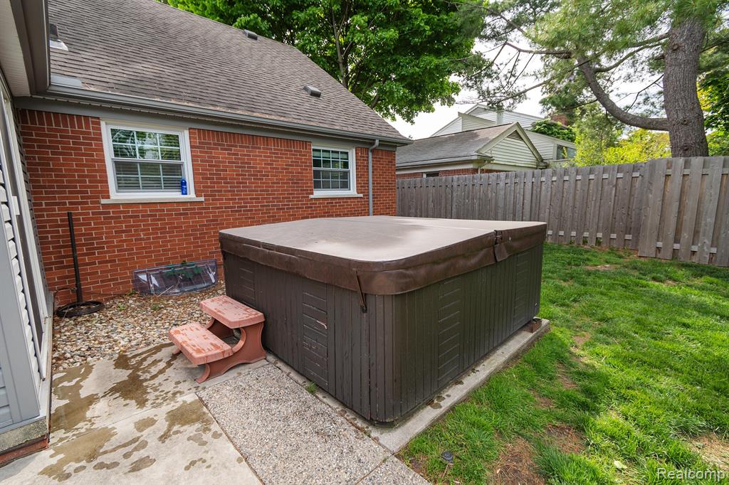 580 Cook Road Grosse Pointe Woods, MI 48236 - Photo 43 of 48