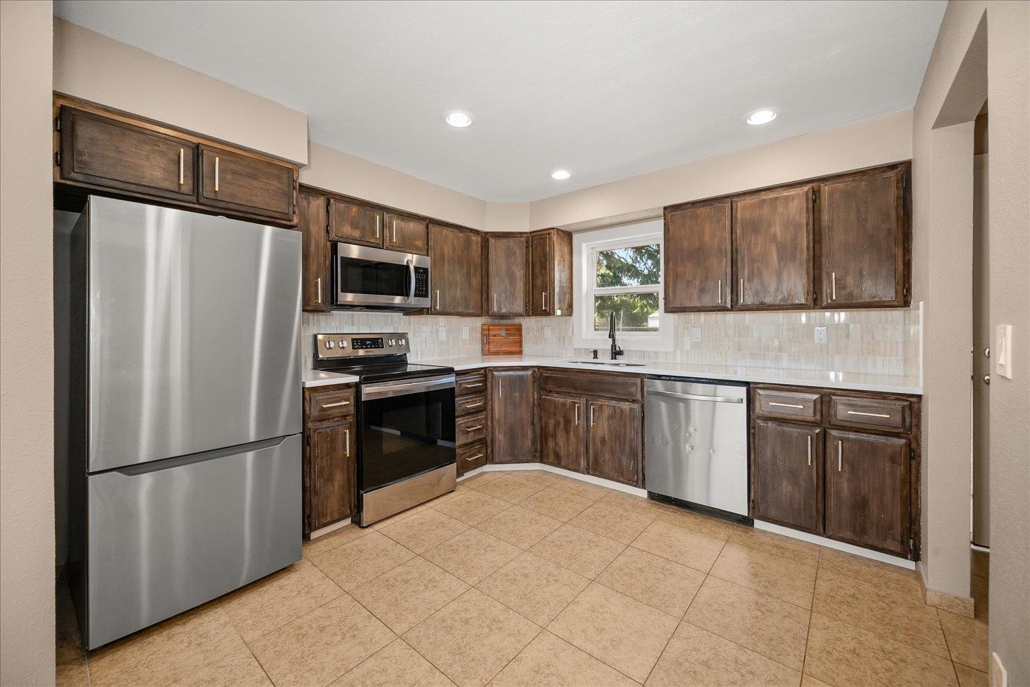 8209 East Indiana Avenue Spokane Valley, WA 99212 - Photo 13 of 48