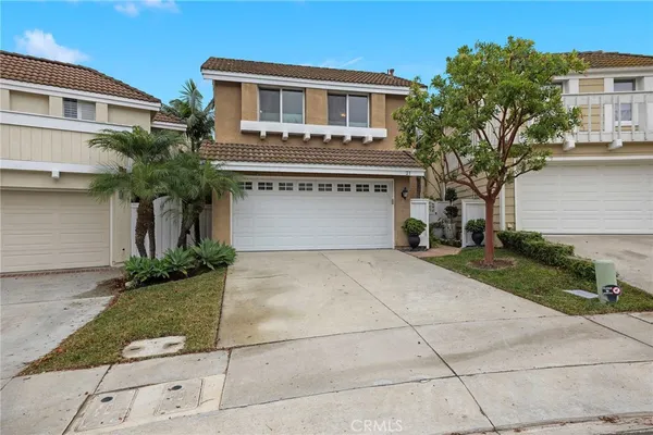 a front view of house with yard
