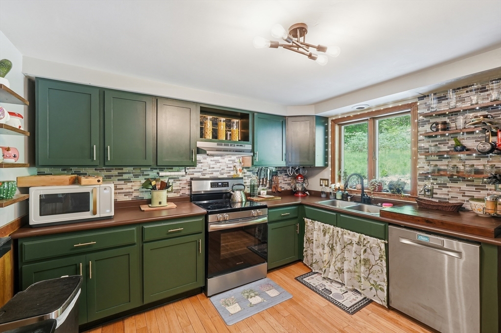 87 Allen Road Sturbridge, MA 01566 - Photo 9 of 40
