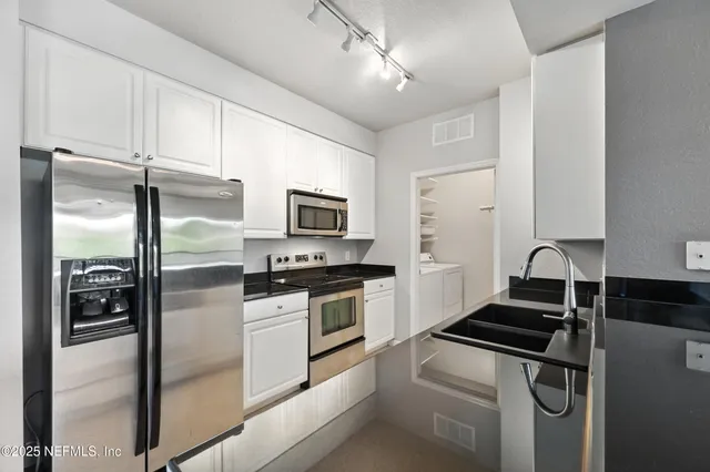 $164,999 | 8539 Gate Parkway West, Unit 1435, Jacksonville, FL 32216