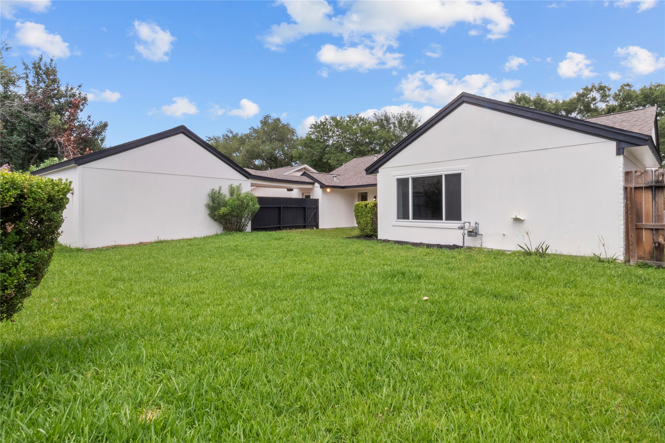 2823 Stetson Lane Houston, TX 77043 - Photo 18 of 19 a front view of house with yard and green space
