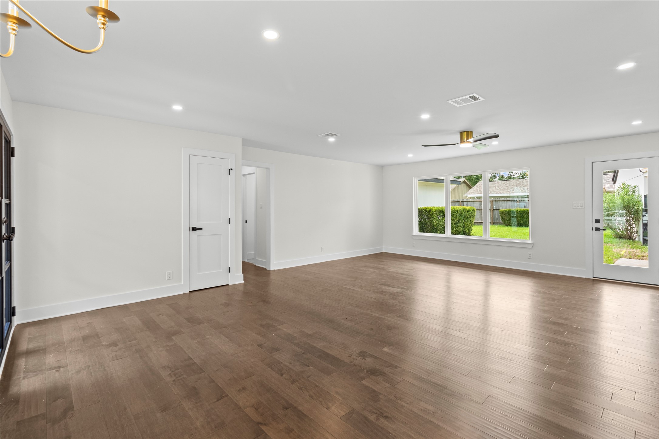 2823 Stetson Lane Houston, TX 77043 - Photo 19 of 19 an empty room with wooden floor and windows
