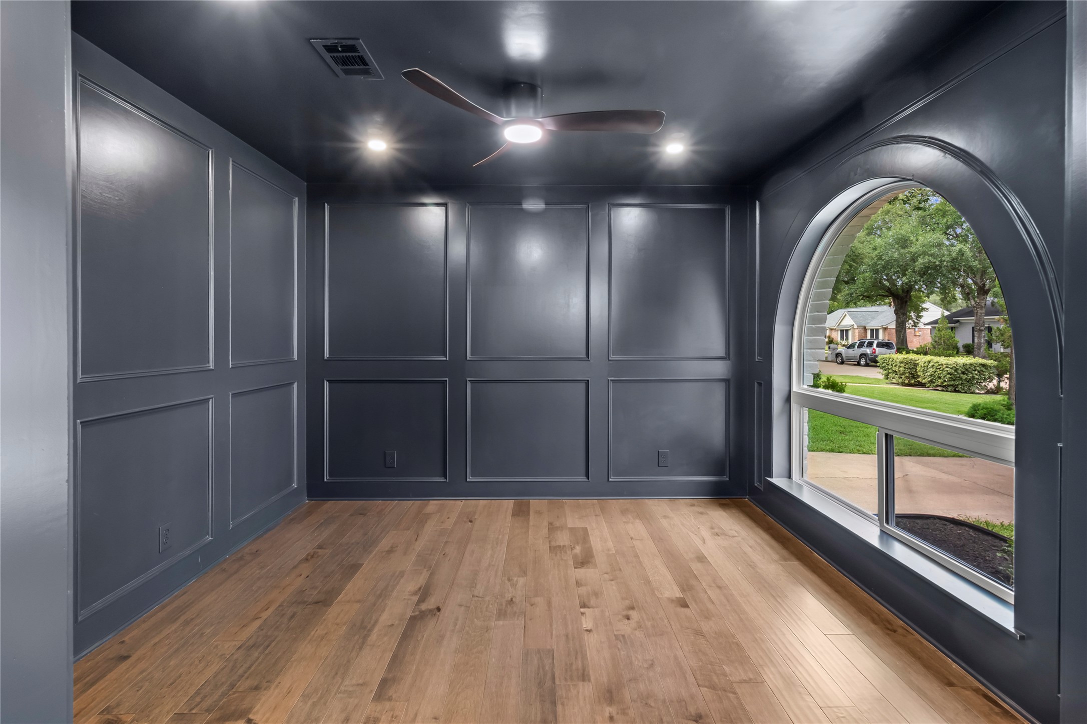 2823 Stetson Lane Houston, TX 77043 - Photo 5 of 19 a view of empty room with wooden floor and fan