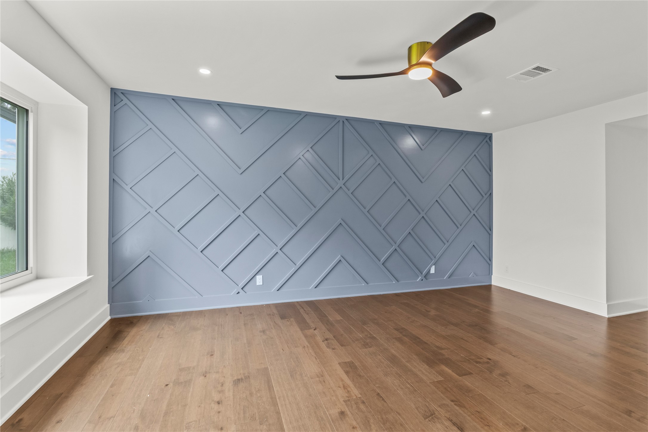 2823 Stetson Lane Houston, TX 77043 - Photo 9 of 19 an empty room with wooden floor and windows